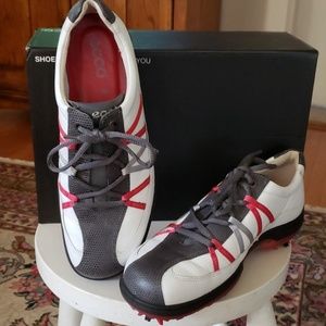 Ecco women's golf shoes. Very comfortable.